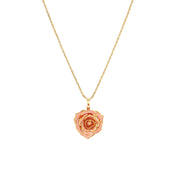 Collana con pendente di rosa reale