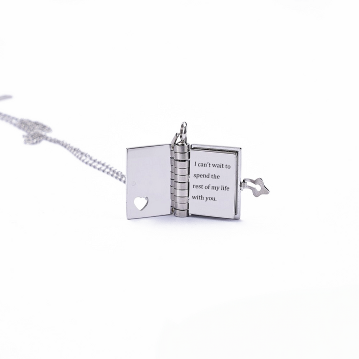 Collar con medallón de libro personalizado